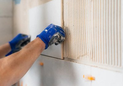 Как клеить плитку на гипсокартон?